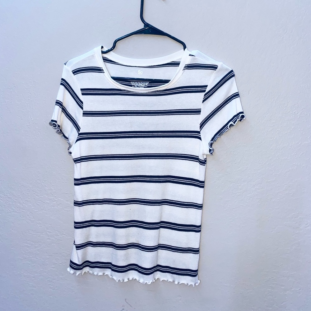 I believe this shirt is from kohl’s. Liked the pattern!Size  14-16